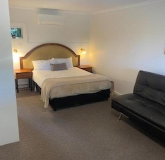 مُتل Kinross Inn