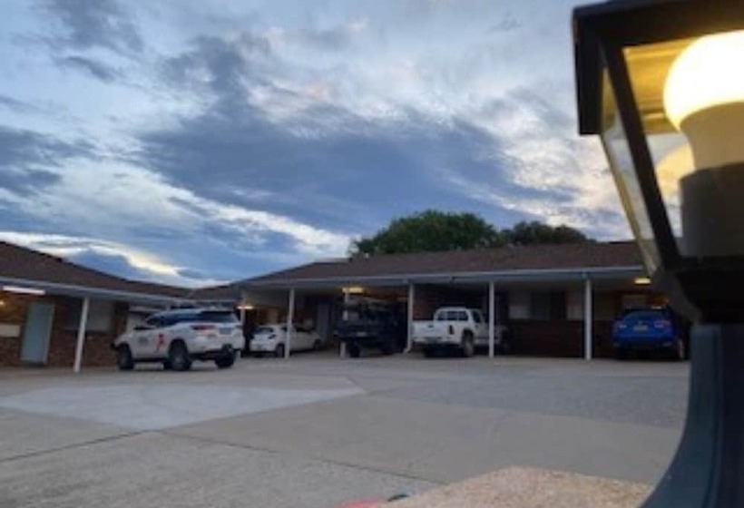 مُتل Kinross Inn