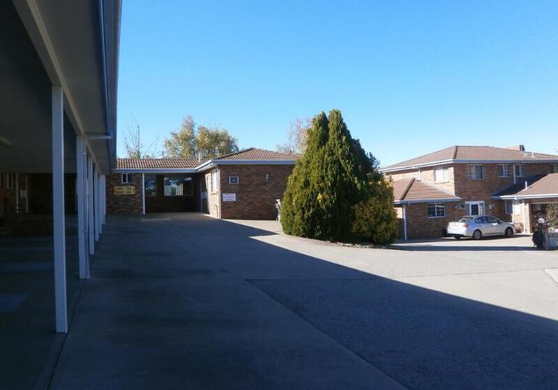 مُتل Kinross Inn