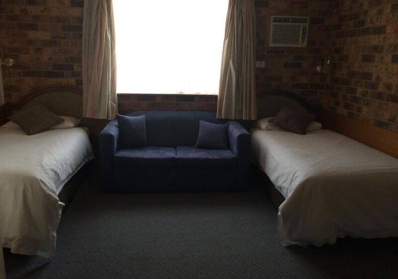 مُتل Kinross Inn