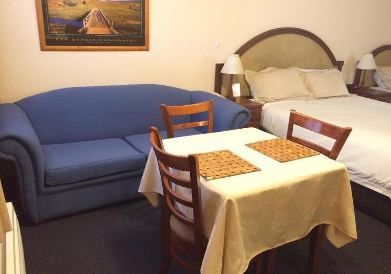 مُتل Kinross Inn