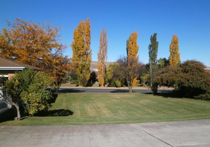 مُتل Kinross Inn