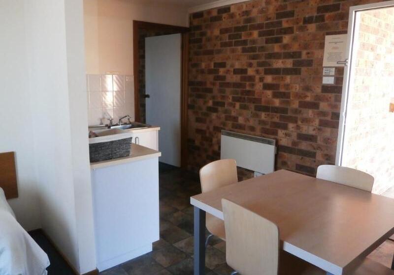 مُتل Kinross Inn