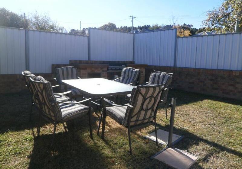 مُتل Kinross Inn