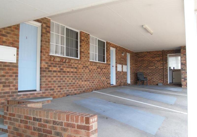 مُتل Kinross Inn