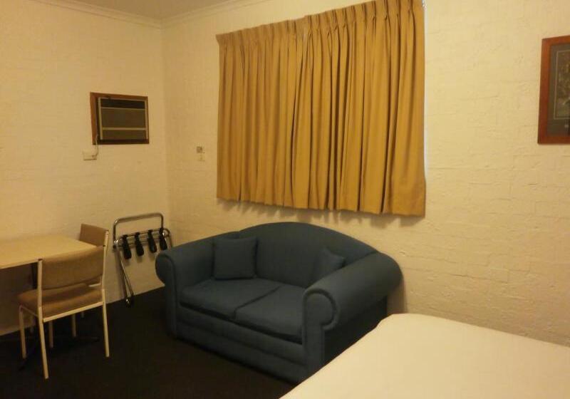 مُتل Kinross Inn