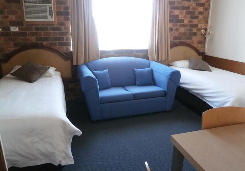 مُتل Kinross Inn