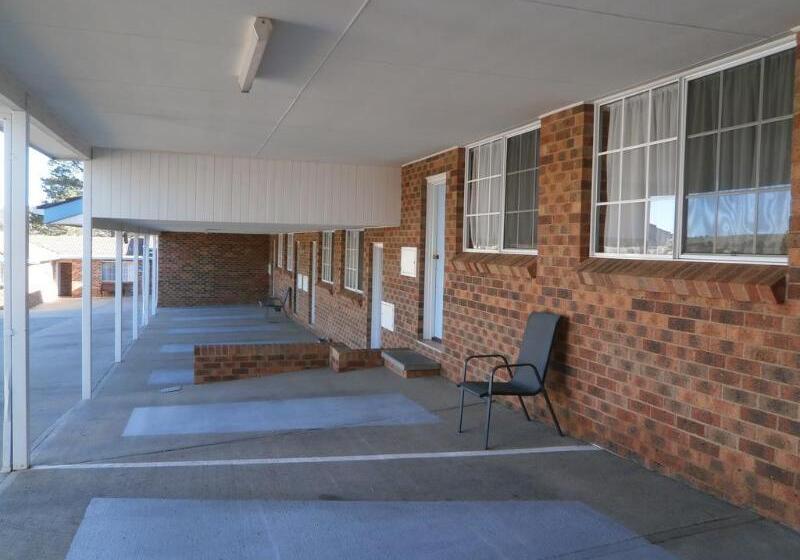 مُتل Kinross Inn