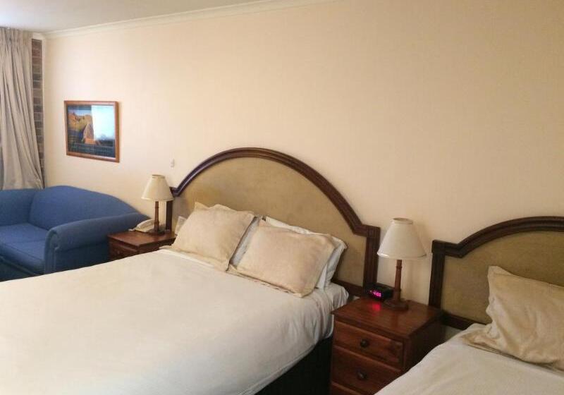 مُتل Kinross Inn