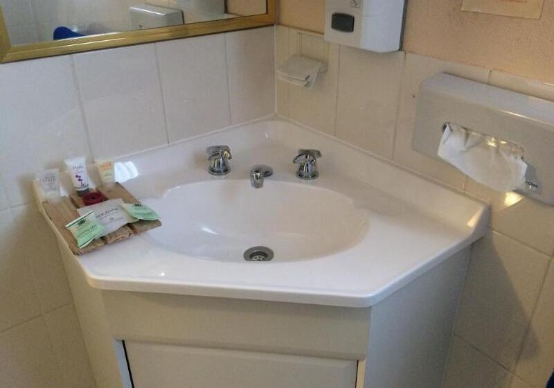 مُتل Kinross Inn