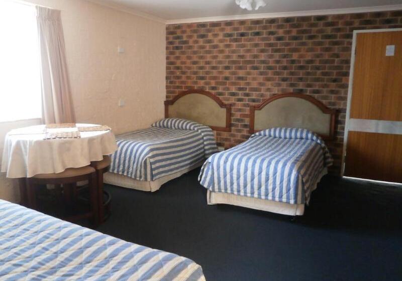 مُتل Kinross Inn