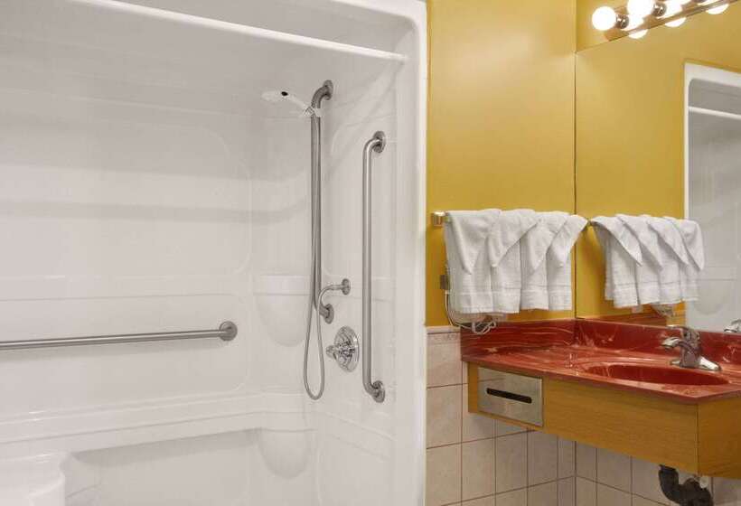 فندق على الطريق Knights Inn Woodstock