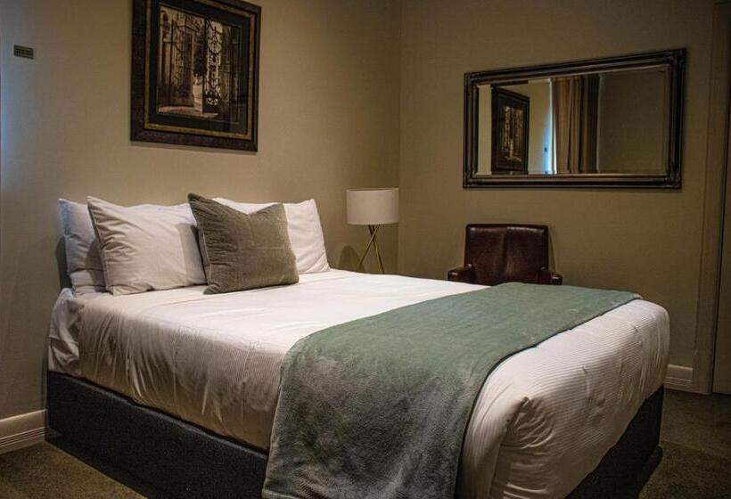 Oscars Hotel And Cafe Bar