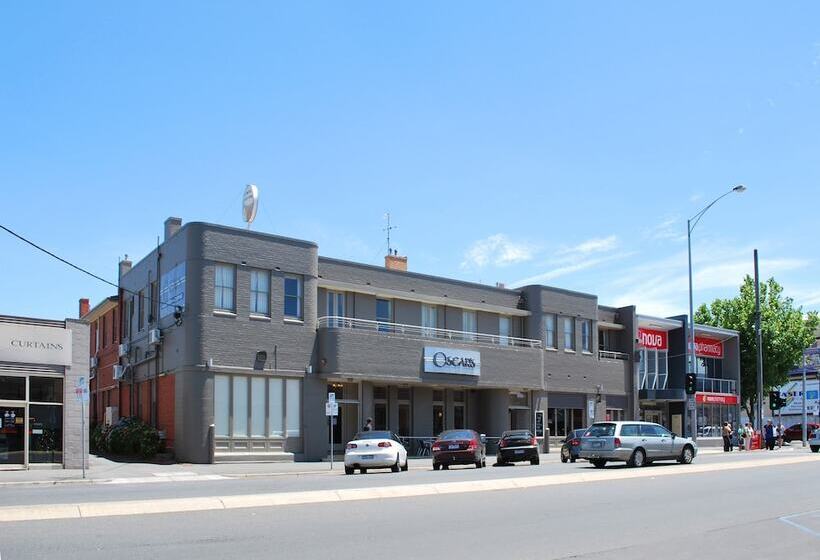 Oscars Hotel And Cafe Bar