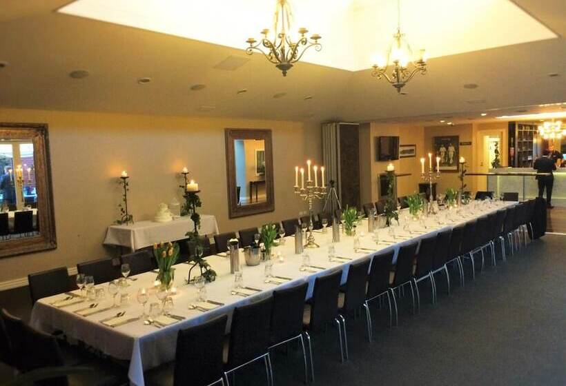 Oscars Hotel And Cafe Bar