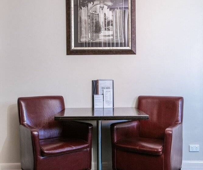 Oscars Hotel And Cafe Bar