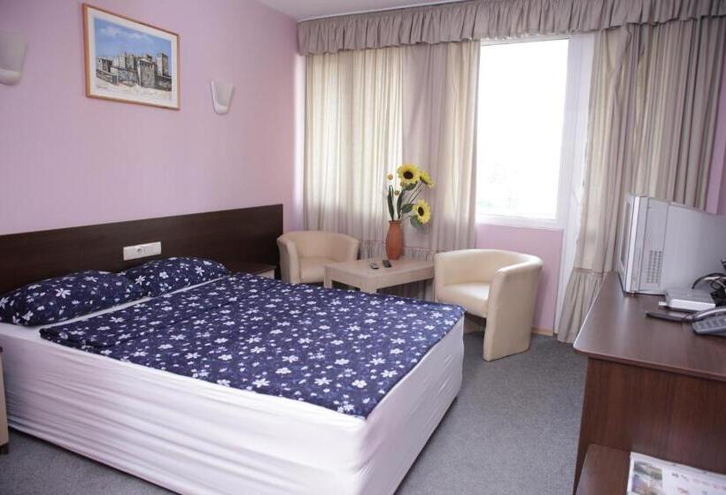 Family Hotel Avramov