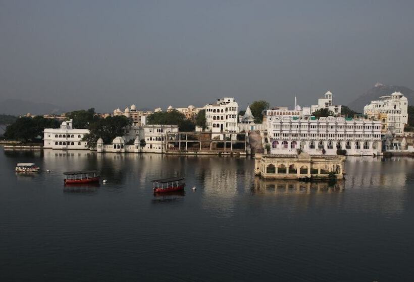 호텔 Aashiya Haveli