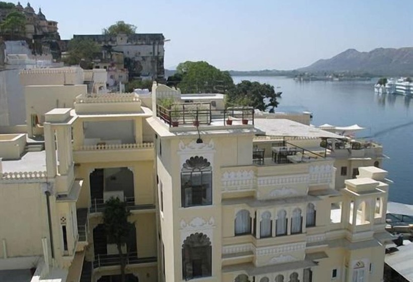 호텔 Aashiya Haveli