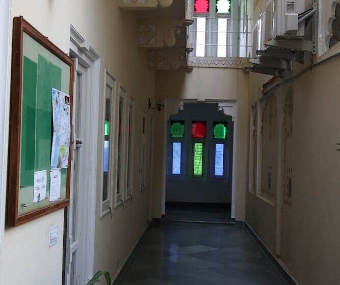 호텔 Aashiya Haveli