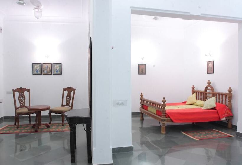 호텔 Aashiya Haveli