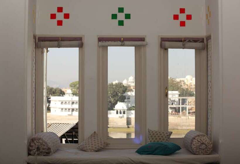 호텔 Aashiya Haveli