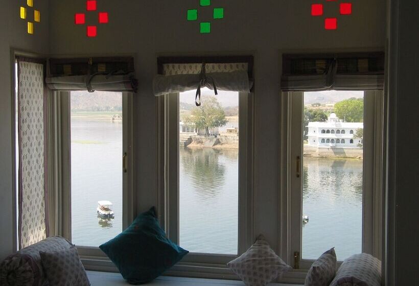 호텔 Aashiya Haveli