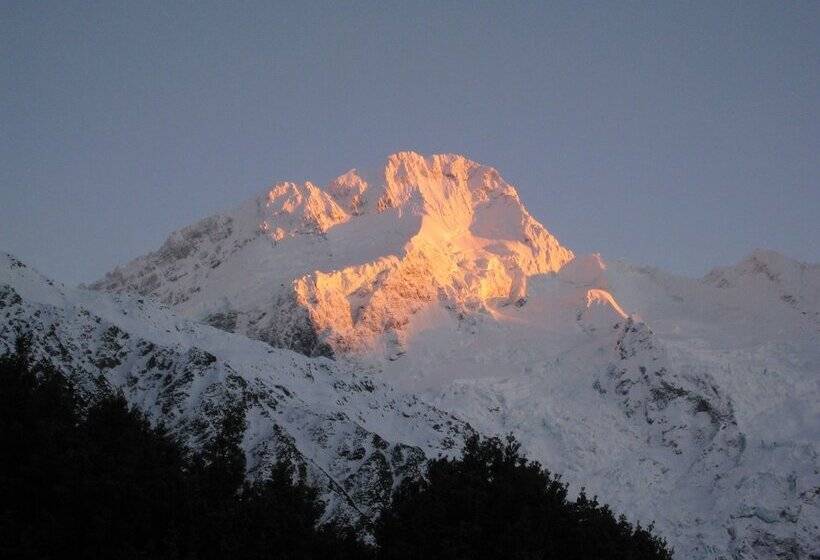 هتل Aoraki Mount Cook Alpine Lodge