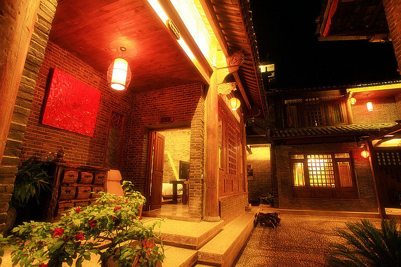 Отель Blossom Hill Inn Lijiang Springland