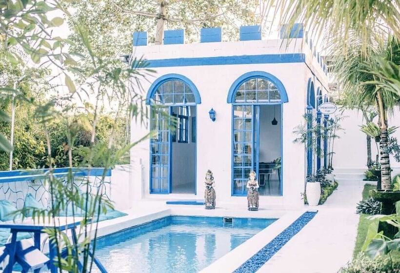 בית מלון כפרי Bombora Surf Camp