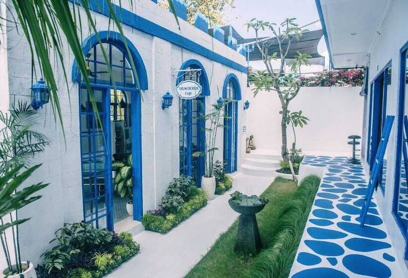 בית מלון כפרי Bombora Surf Camp