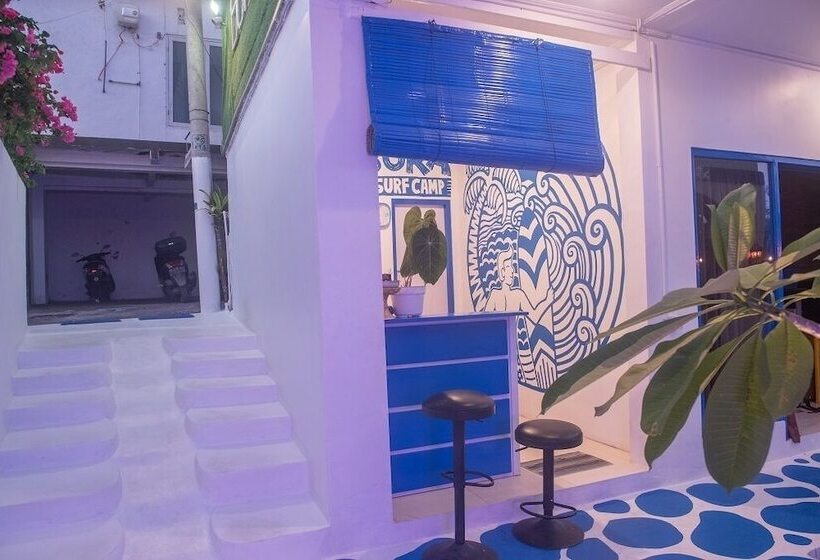 בית מלון כפרי Bombora Surf Camp