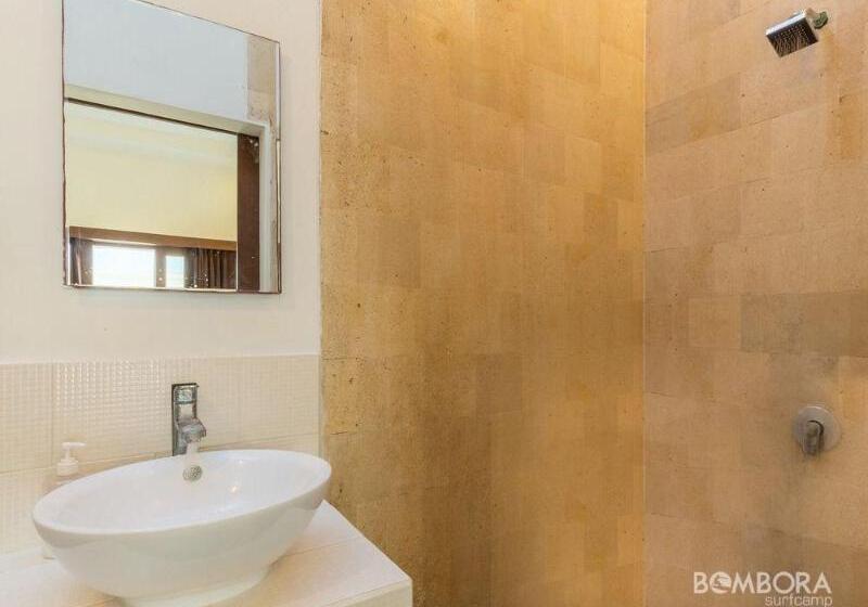 בית מלון כפרי Bombora Surf Camp