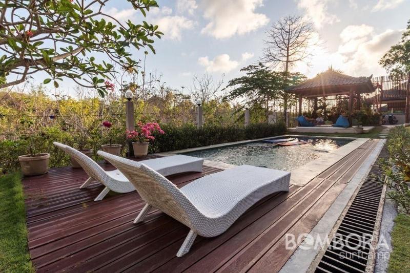 בית מלון כפרי Bombora Surf Camp