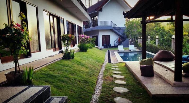 בית מלון כפרי Bombora Surf Camp