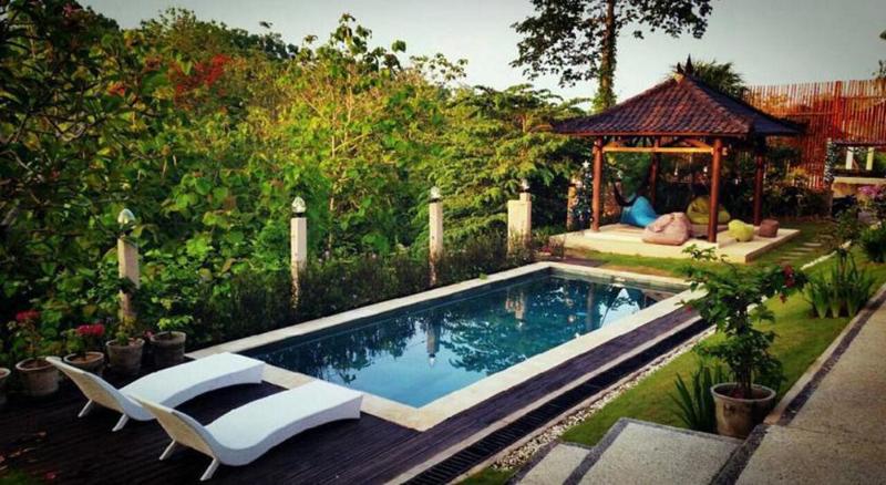 فندق Bombora Surf Camp