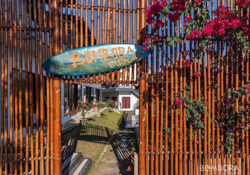 בית מלון כפרי Bombora Surf Camp