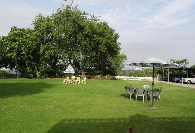 هتل Devendragarh Palace   Luxury Paying Guest House