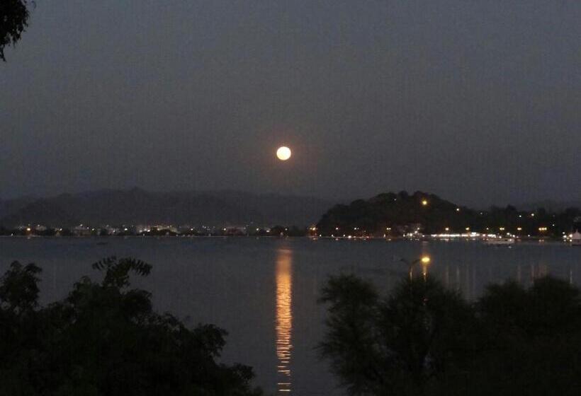 هتل Devendragarh Palace   Luxury Paying Guest House