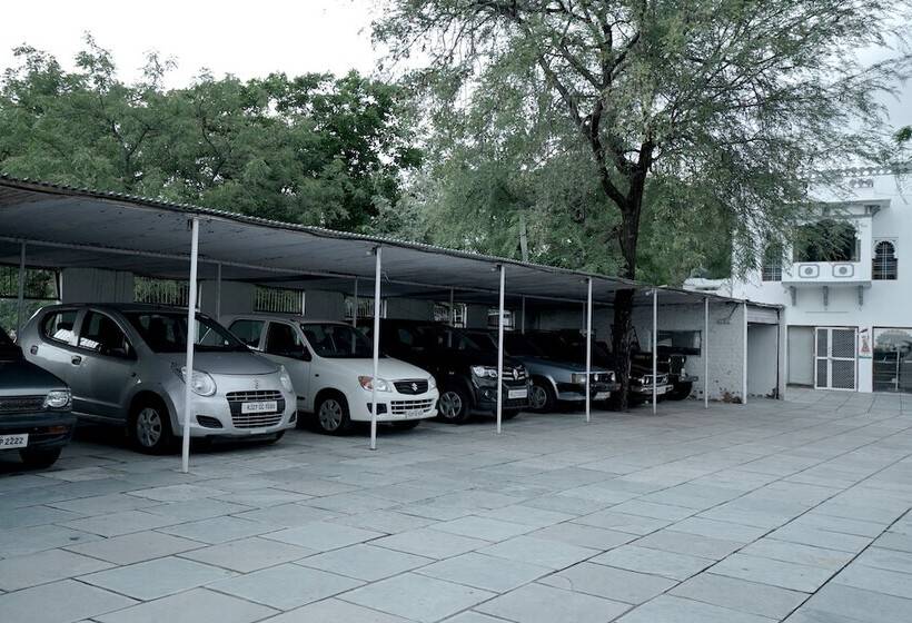 هتل Devendragarh Palace   Luxury Paying Guest House