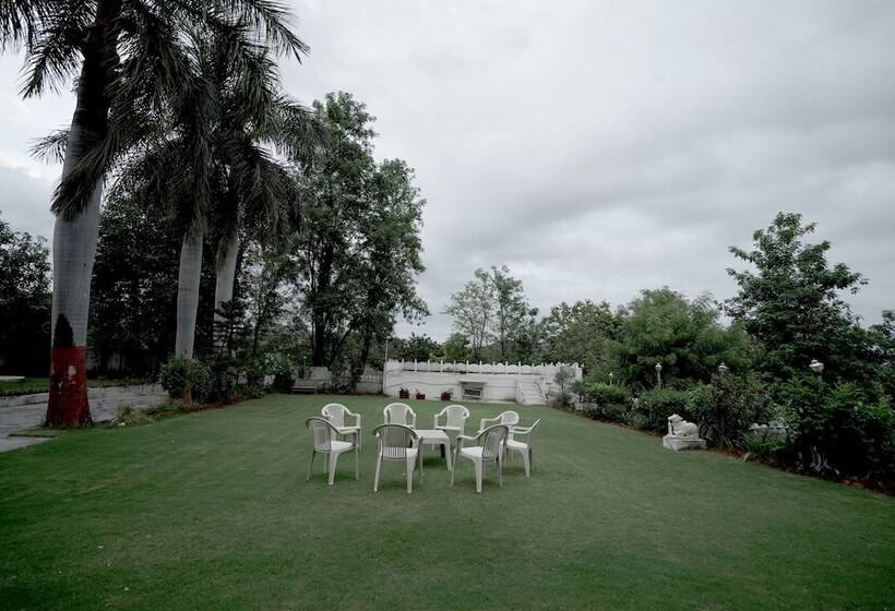 هتل Devendragarh Palace   Luxury Paying Guest House