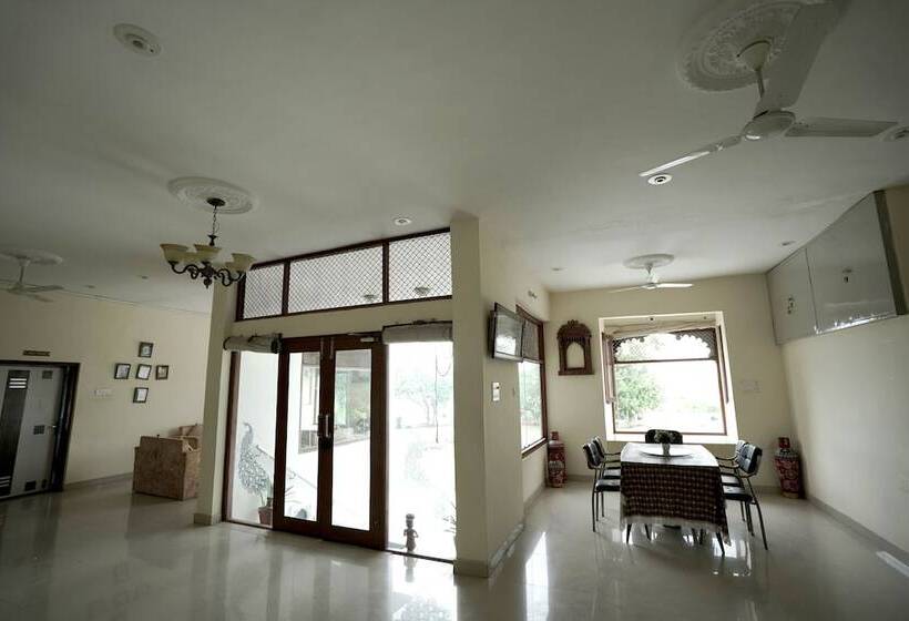 هتل Devendragarh Palace   Luxury Paying Guest House