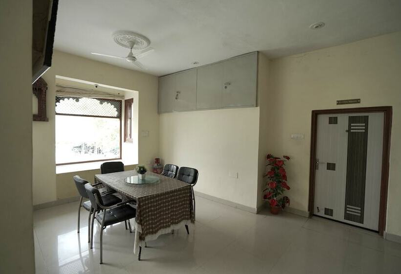 هتل Devendragarh Palace   Luxury Paying Guest House