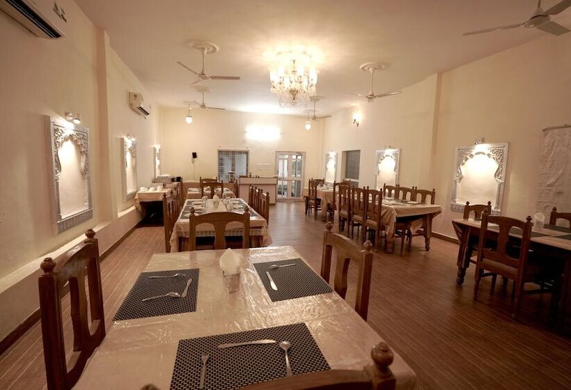 هتل Devendragarh Palace   Luxury Paying Guest House