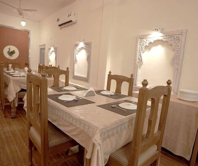 هتل Devendragarh Palace   Luxury Paying Guest House