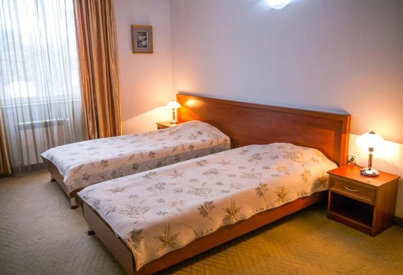 בית מלון כפרי Diana Palace