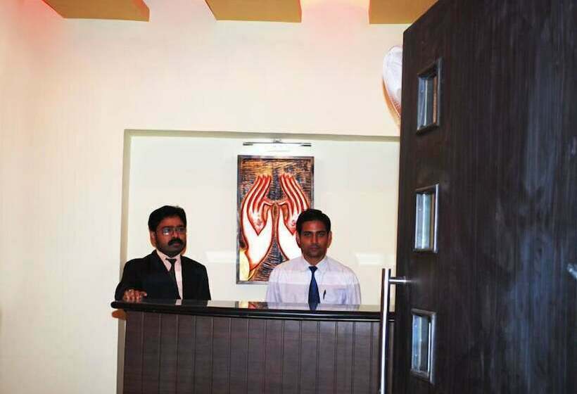 فندق Flavours Inn