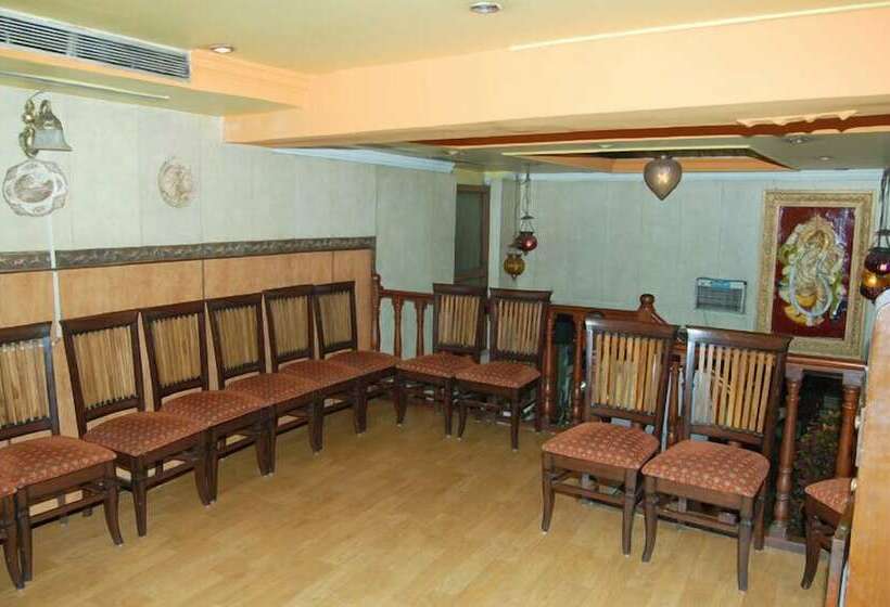 فندق Flavours Inn