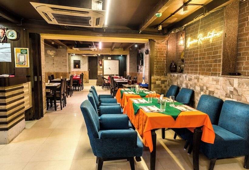 فندق Flavours Inn