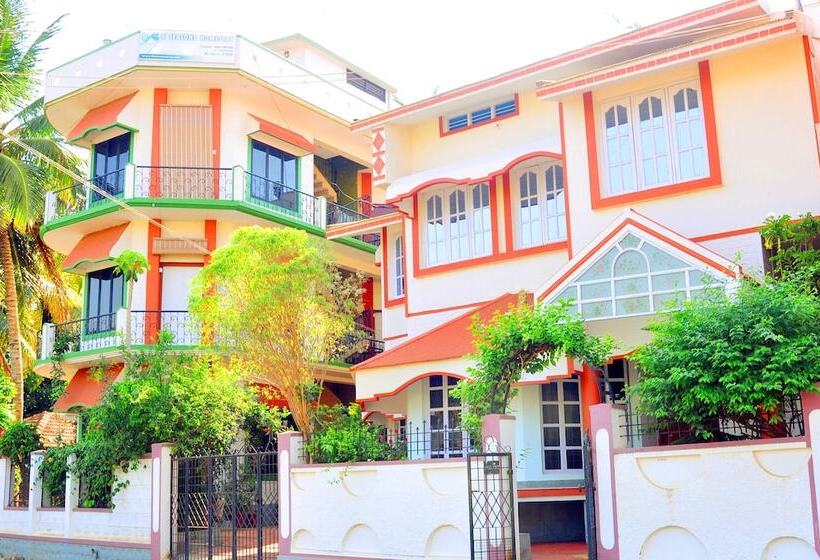 호텔 Four Seasons Homestay Coorg